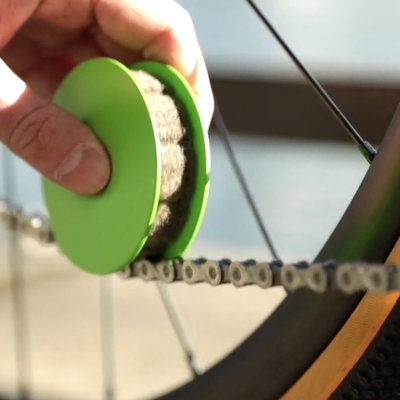 Brilliant Invention from Germany Makes Oiling Your Bike Chain Fast, Easy and Clean - Core77