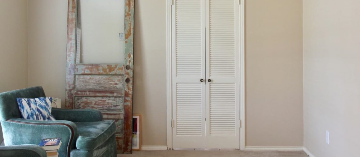 Before and After: Stylish DIY Bookshelves Make This Living Room Extra Dreamy