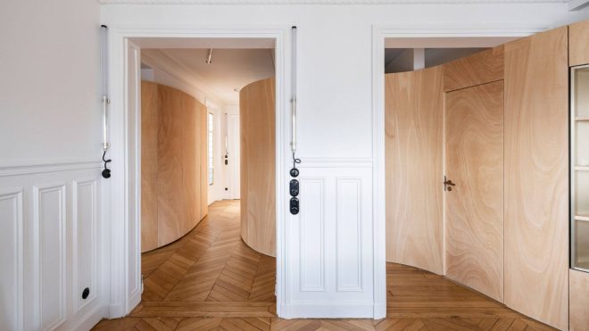 This Parisian Apartment Gets a Dynamic Update With an Elegantly Undulating Wall