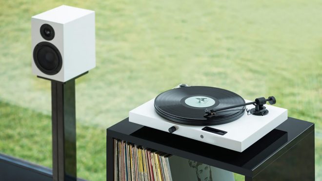 Pro-Ject Juke Box E HiFi Set Is Analogous to Audio Made Simple - Design Milk