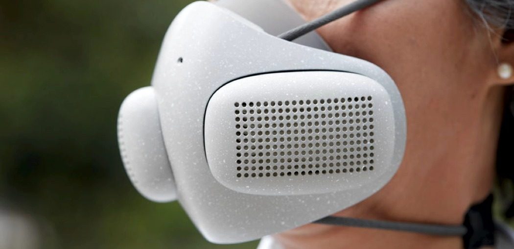 This wearable smart-purifier delivers 99.9% purified air to let you breathe clean air freely