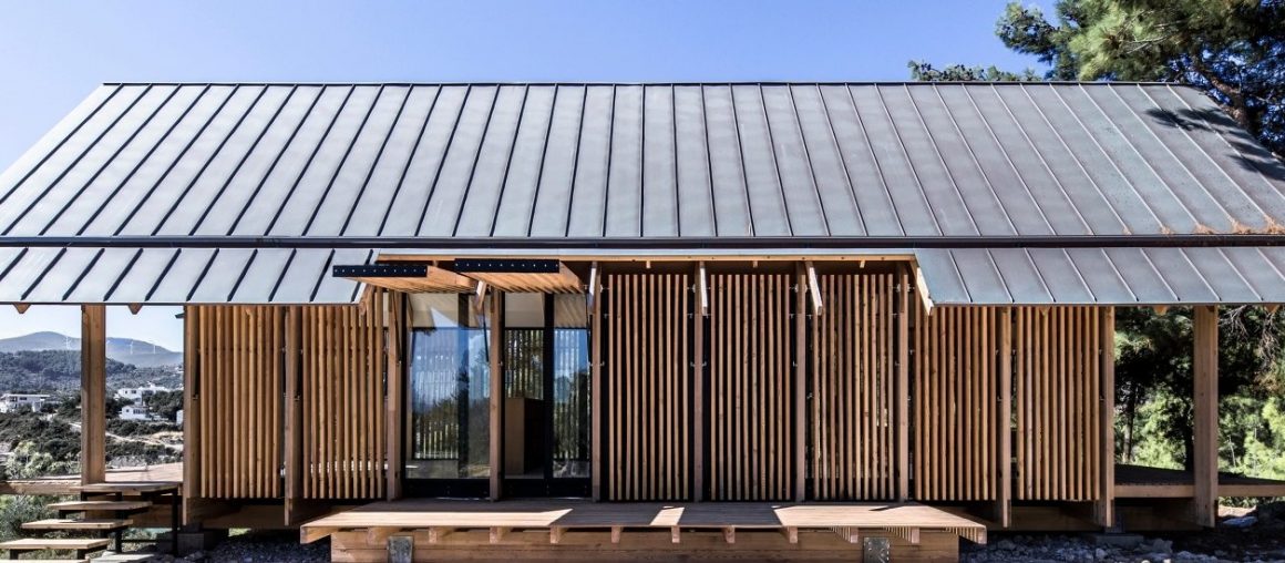 This modular, off-grid design can adapt to any landscape
