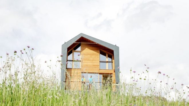 Modern prefab retreat in Italy takes in panoramic alpine views