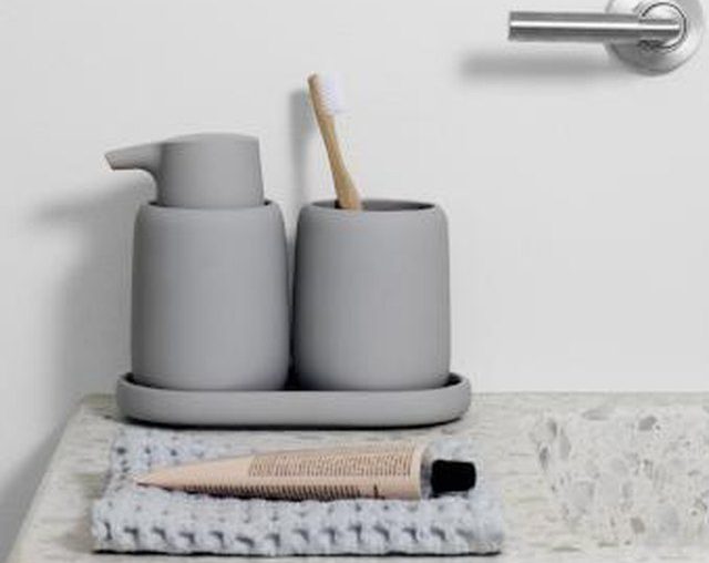 9 Minimalist Bathroom Toiletries That Will Streamline Your Space | Hunker