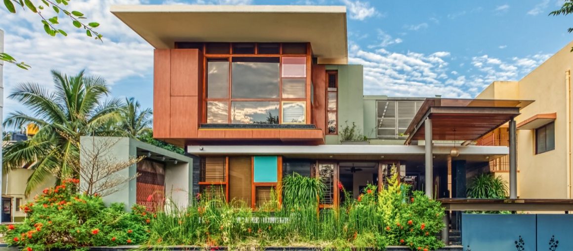 A light-filled home in India embraces indoor-outdoor living