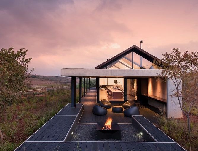 Modern Weekend House In South Africa Fuses With Its Natural Habitat