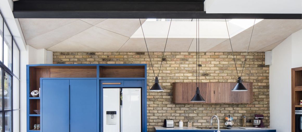 Ravensbourne Avenue House / Minifie Architects