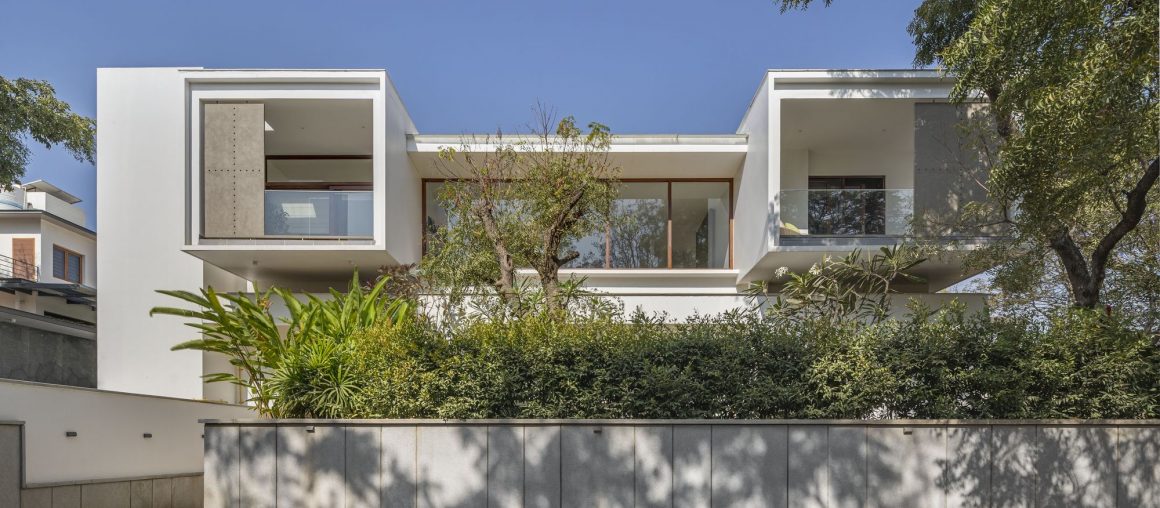 Story of Three Courts Residence / Collage Architecture Studio
