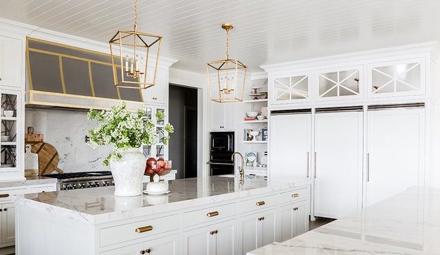 These Traditional Kitchen Island Ideas Are Anything but Outdated | Hunker