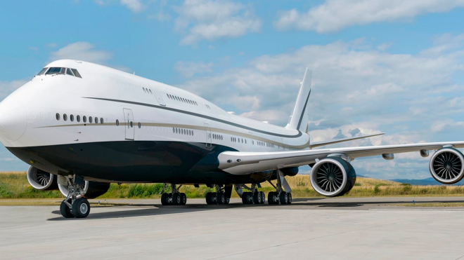 See Inside The World’s Largest Private Jet That Looks Like A Luxurious ’70s Apartment (25 Pics)