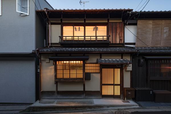 kooo architects renovates traditional Japanese machiya house with light interiors in Kyoto, Japan
