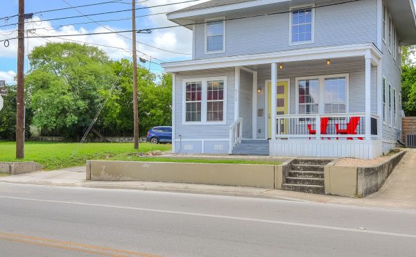 San Antonio home ups the wow factor with big views and mod design