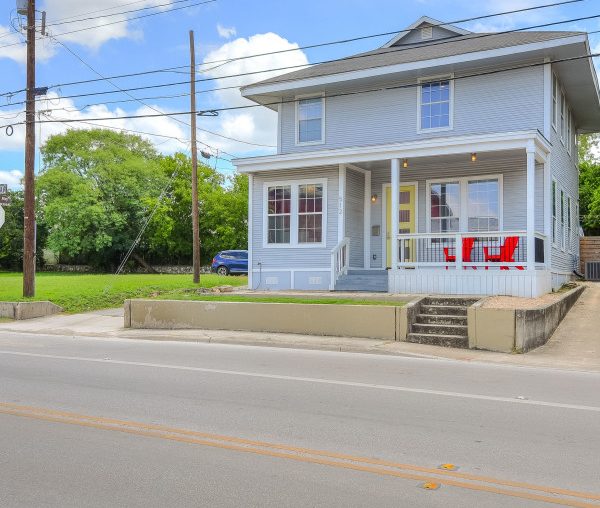San Antonio home ups the wow factor with big views and mod design