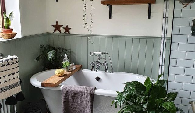 Forget Minimalism, These Maximalist Bathroom Ideas Are Big on Style and Color | Hunker