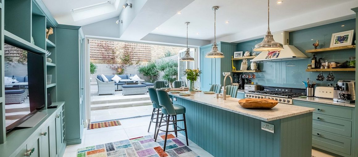 Summer Kitchen Color Trends: From Loyal Blues to Daring Pinks!