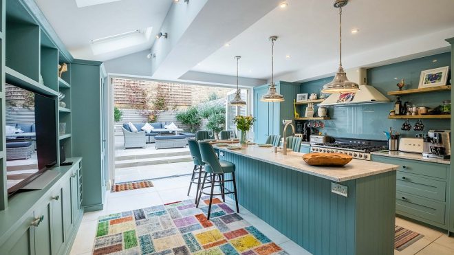 Summer Kitchen Color Trends: From Loyal Blues to Daring Pinks!