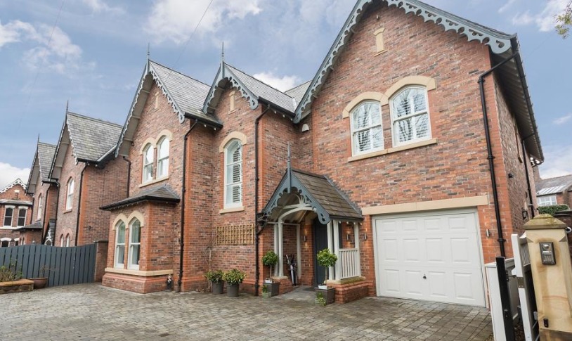 Stunning family home with bunk bed den and gallery landing goes up for sale