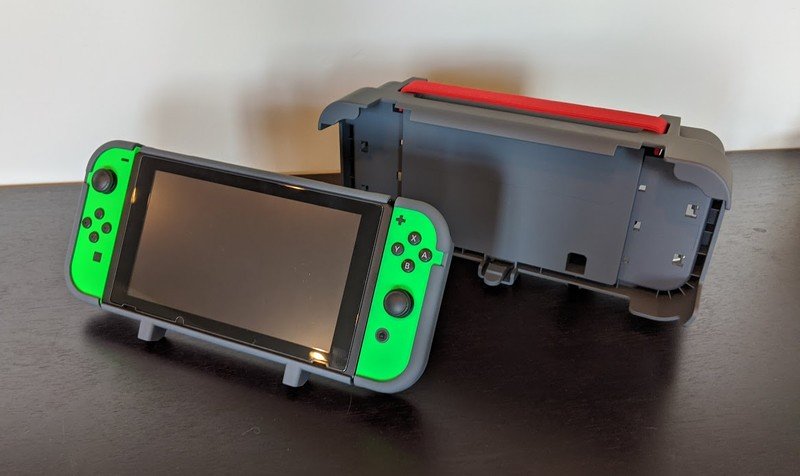 Review: Manji Command Case's unique design is amatuerishly executed