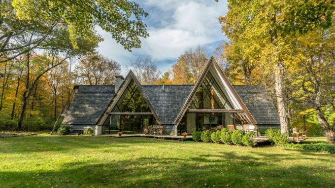 Mid-Century Modern House With Six Interconnected A-frame Sections