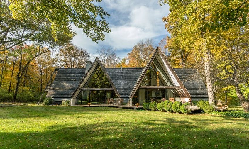Mid-Century Modern House With Six Interconnected A-frame Sections