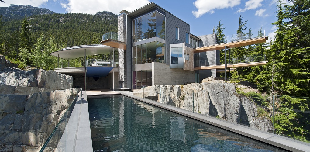 9 Stunning Residential Swimming Pools in Canada