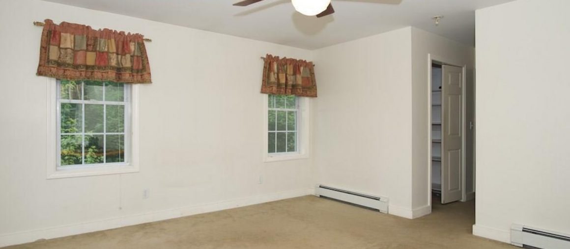 Before & After: A Farmhouse’s Boring, Beige Bedroom Got a Bold and Dramatic Makeover