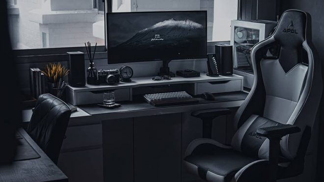 All black desk setups that will inspire you to adapt this modern minimal trend