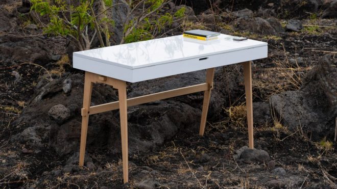 Enrique Tovar designs portable Nōmada desk for working outside of the office