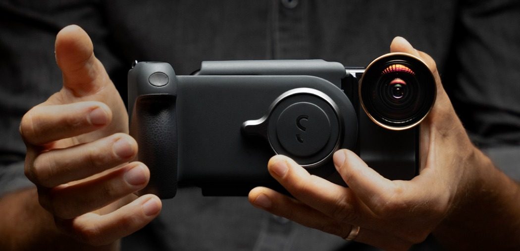 The ShiftCam ProGrip turns any smartphone into a full-fledged professional DSLR camera