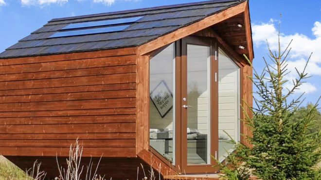 These solar-powered cabins are made of natural materials and shungite plaster