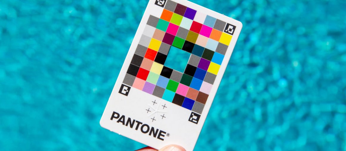 This $15 Rainbow Card Turns Your Smartphone Into a Highly Accurate Color Picker