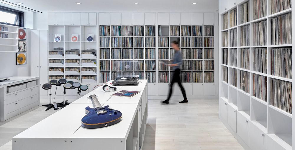 A Contemporary Home in Toronto Fit for Music Enthusiasts