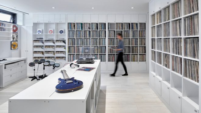 A Contemporary Home in Toronto Fit for Music Enthusiasts