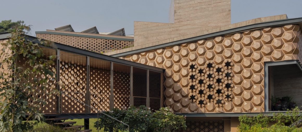 Green-roofed Hive home opens and closes with the sun