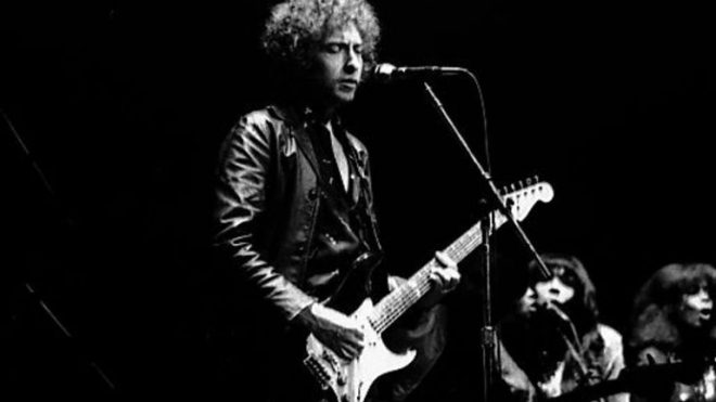 Bob Dylan laments society’s lack of spirituality in handwritten letter to fan from 1980