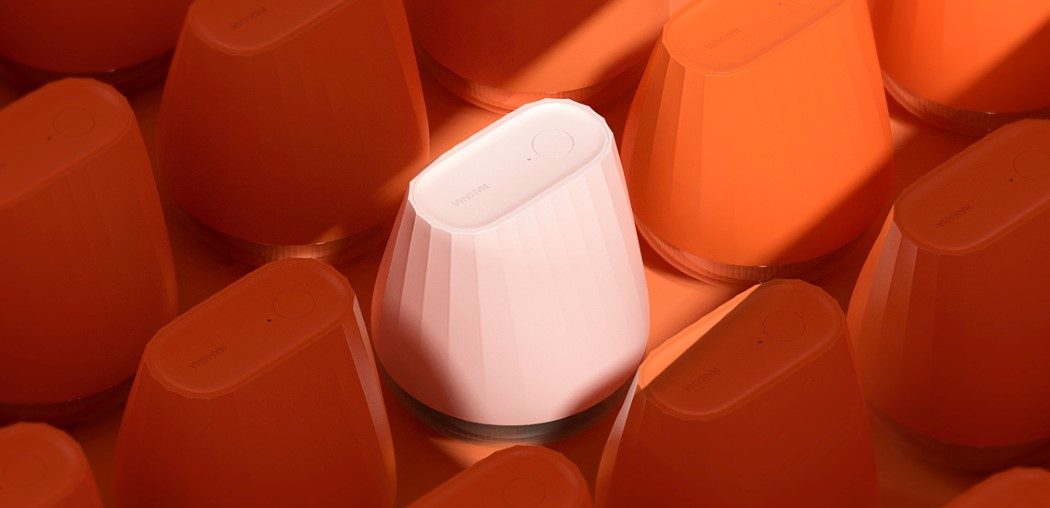 This elegant lint-remover looks fresh and keeps your woolens looking fresh too