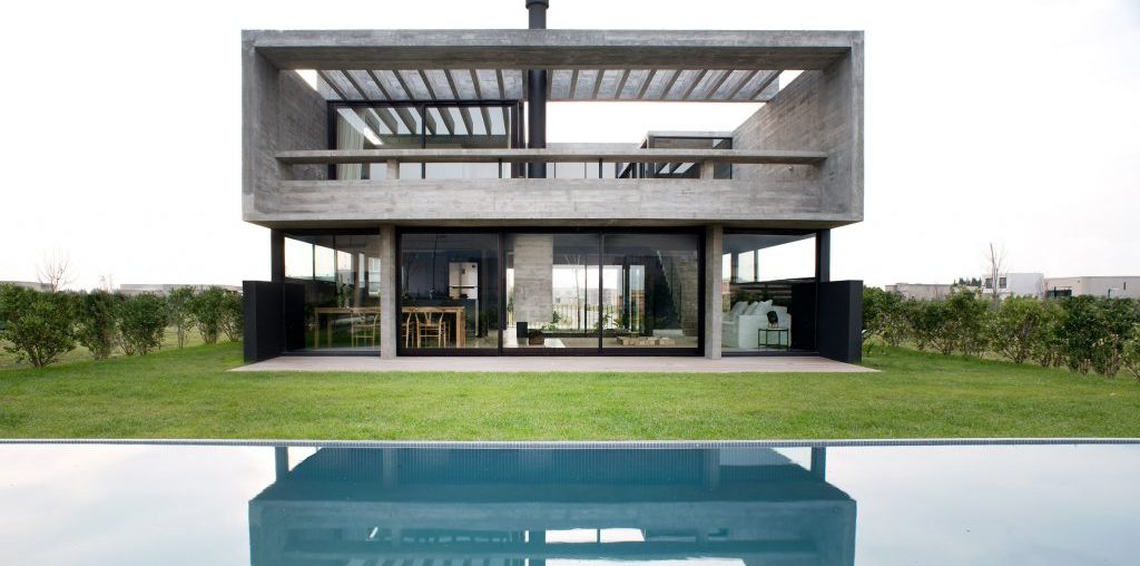 Architect builds herself Casa Castaños on outskirts of Buenos Aires