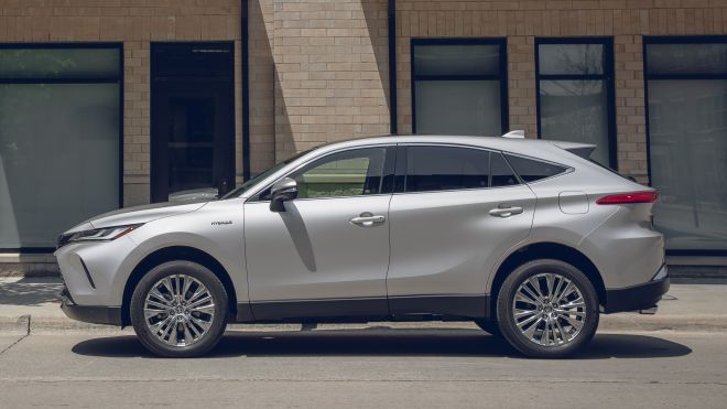 2021 Toyota Venza Amounts to a Fancy RAV4 Hybrid