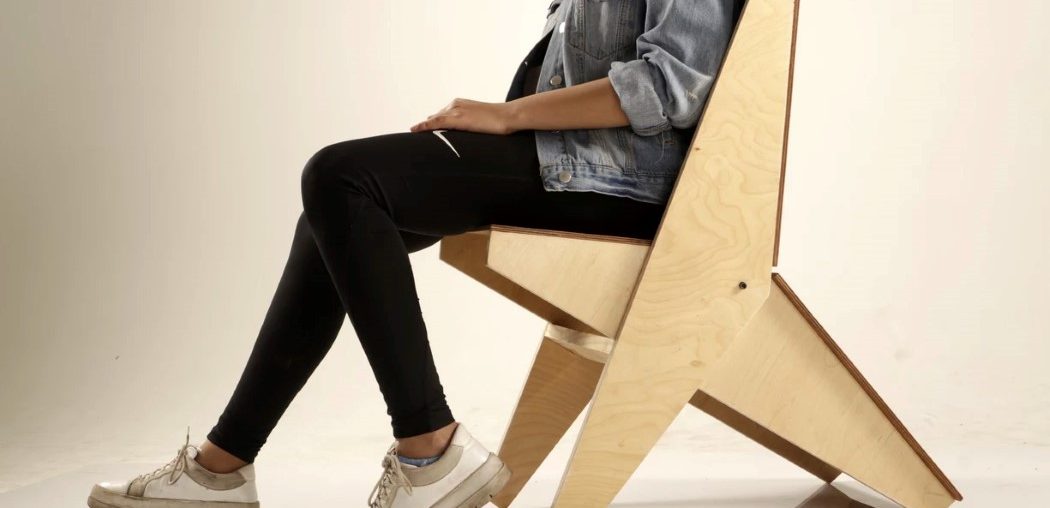 This folding lawn-chair transforms into an instant coffee table!