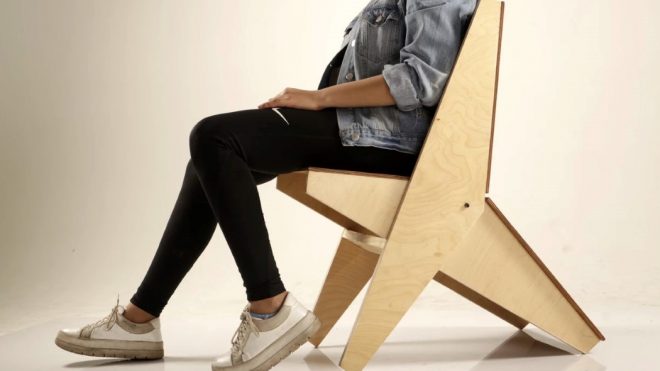 This folding lawn-chair transforms into an instant coffee table!