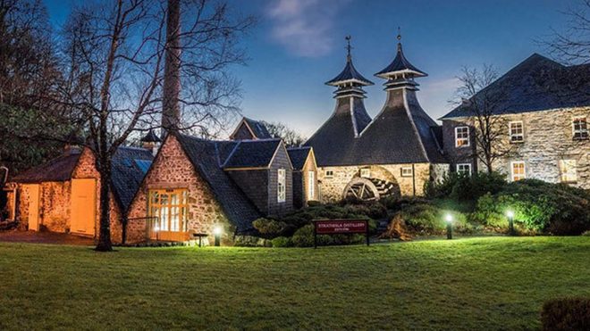 10 of the most beautiful Scottish whisky distilleries