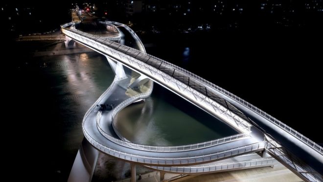Wuchazi Bridge creates "infinite meandering path" over river in Chengdu