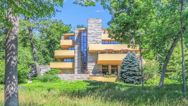 $6.6M Fallingwater Knockoff in Wisconsin Seeks a Wright-Loving Buyer