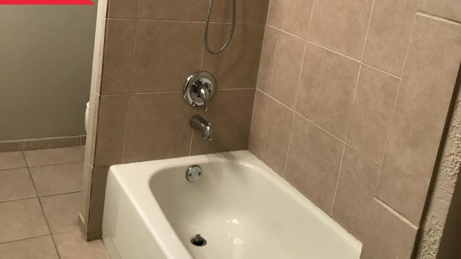 Before and After: A $4000 Redo Gives this 1980s Bathroom Vacay Vibes