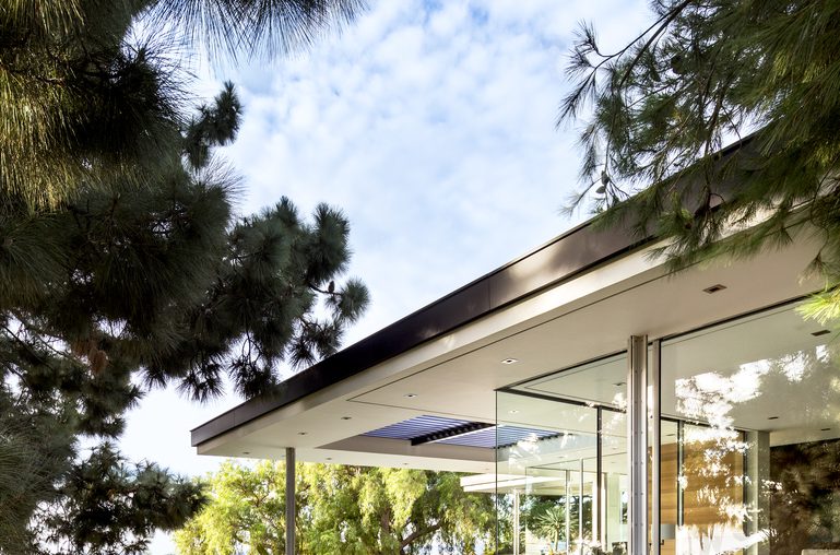 Open Corner Sliding Glass Doors: Towards a Light & Wide Architecture
