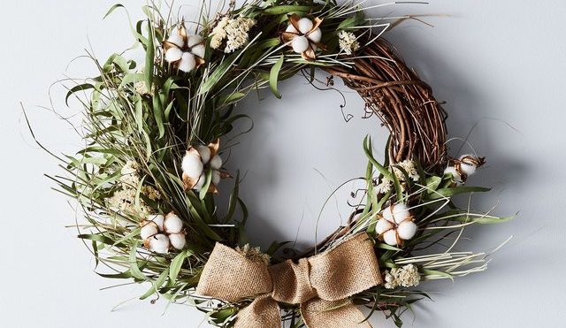 Farmhouse Christmas Decor That Will Make You Feel Warm and Cozy All Over | Hunker