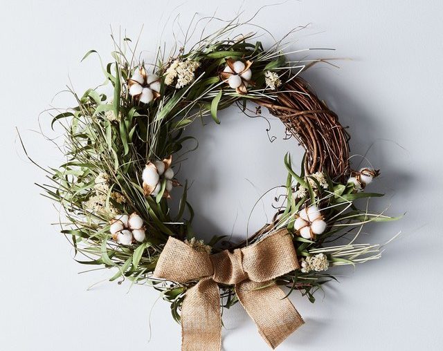 Farmhouse Christmas Decor That Will Make You Feel Warm and Cozy All Over | Hunker