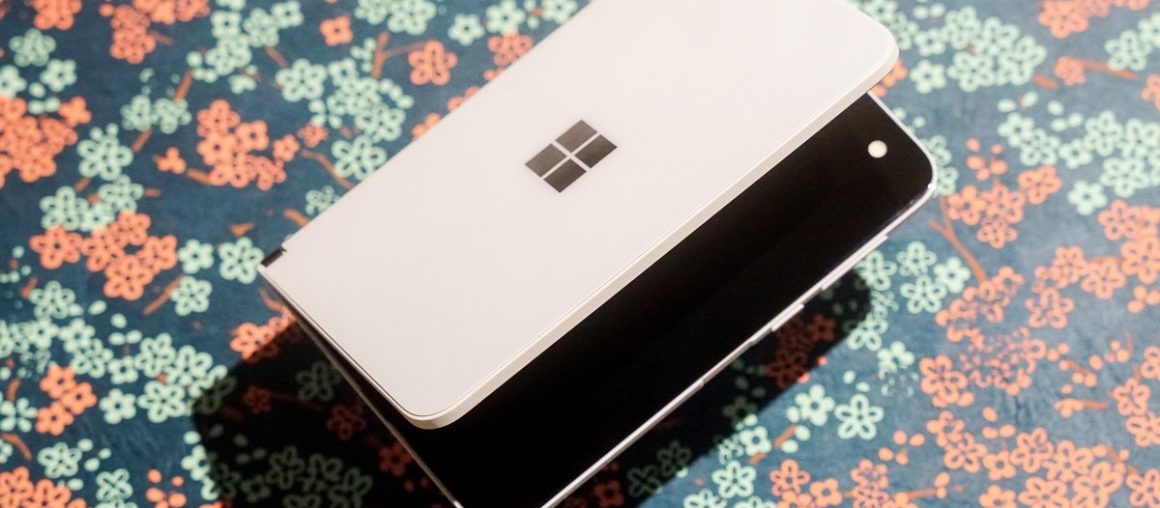 We just got the dual-screen Surface Duo and we can't stop marveling at its design