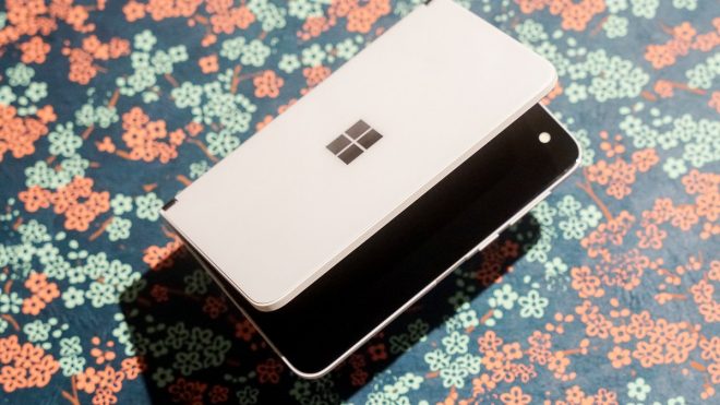 We just got the dual-screen Surface Duo and we can't stop marveling at its design