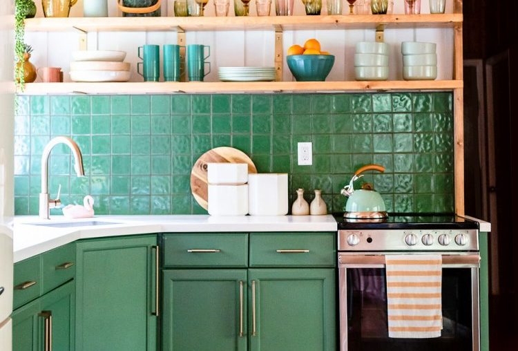 A $200 Stick-On Mural Knocked the Boring Out of This Builder-Grade Bath